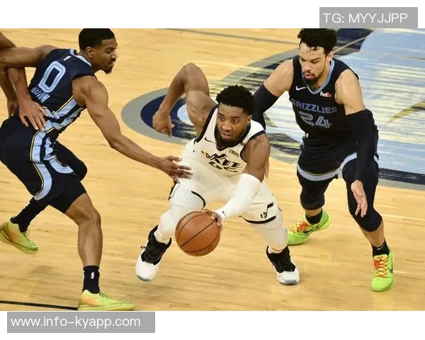 米切尔短暂出场表现平平18分钟内仅得7分助攻两次