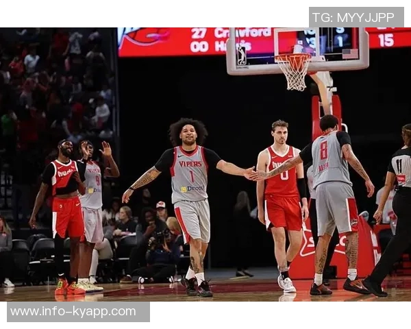 沃尔夫表现出色27号秀10投6中三分全中助力球队赢得比赛